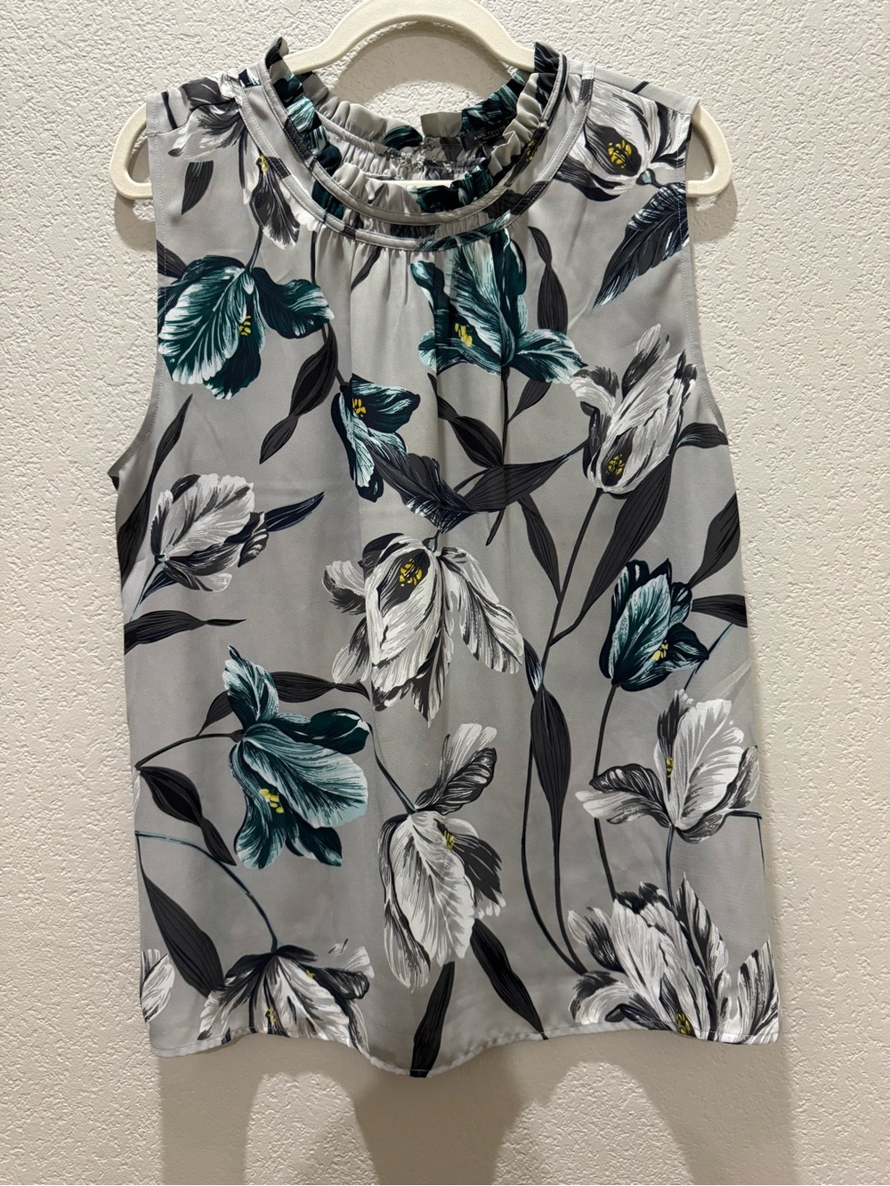 Ann Taylor Factory Sleeveless Floral Mock-Neck Top in Gray and Teal
